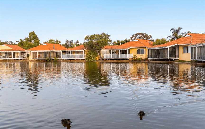 Lakeside Holiday Apartments, Accommodation in South Yunderup