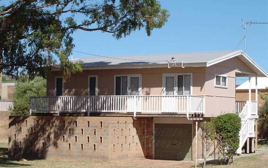 The Beach House, Accommodation in Port Denison