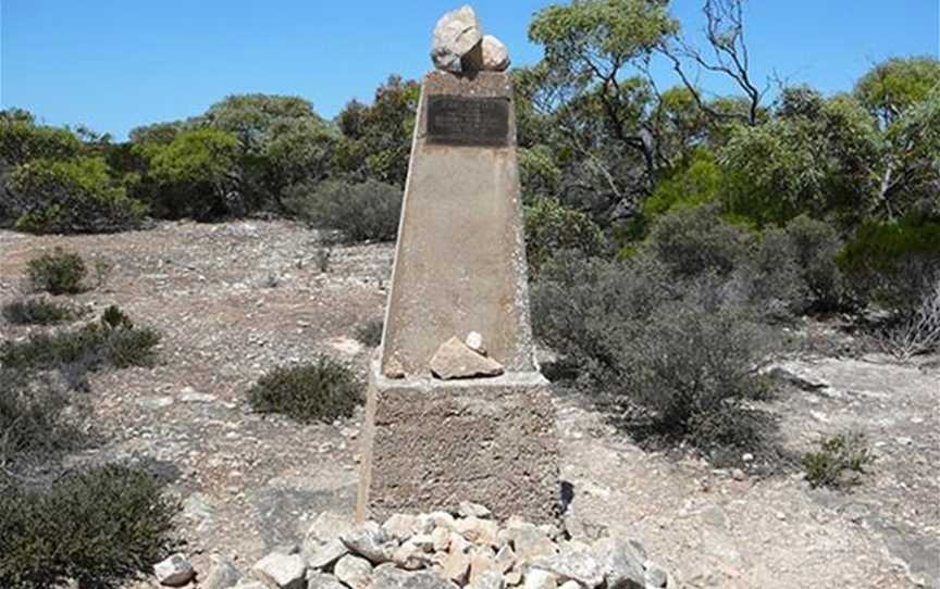 Baxter's Memorial, Attractions in Caiguna