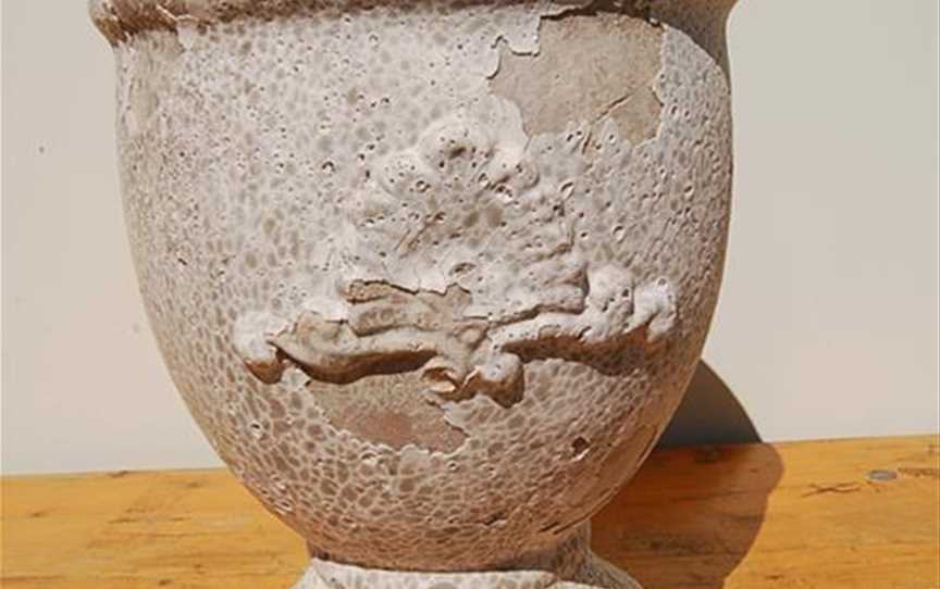 Decorative urn
