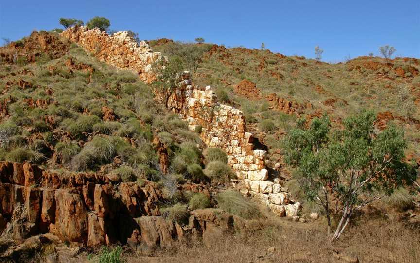 China Wall, Attractions in Halls Creek