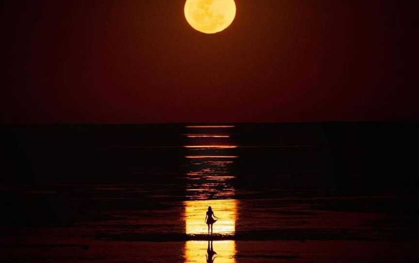 Staircase to the Moon , Events in Broome