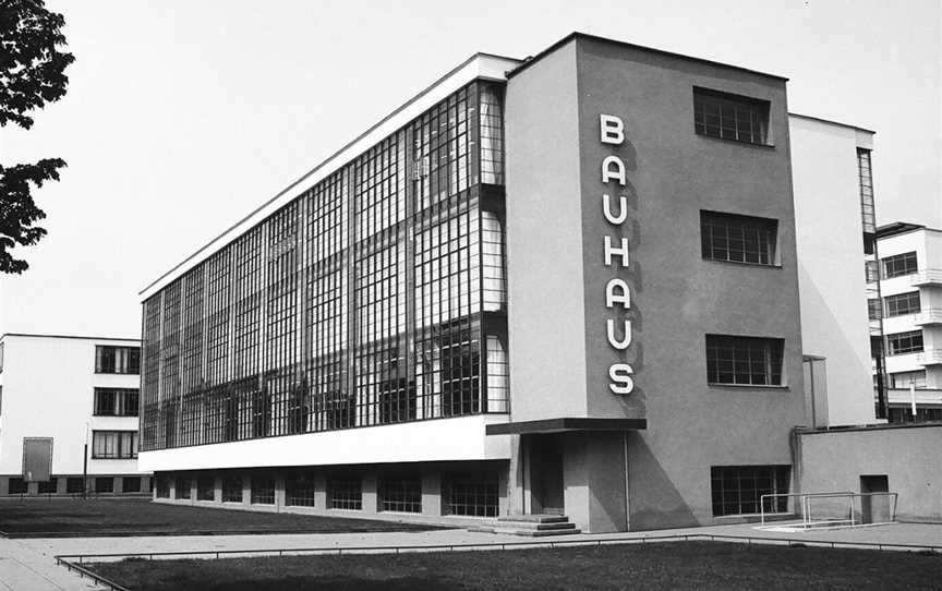 Lecture: MODERNISM -The Bauhaus, De Stijl and Le Corbusier Presented by Anne Anderson
