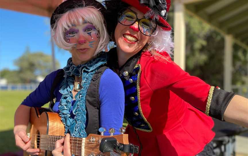 Infinity Sisters at Lancelin Buskers Festival 2022