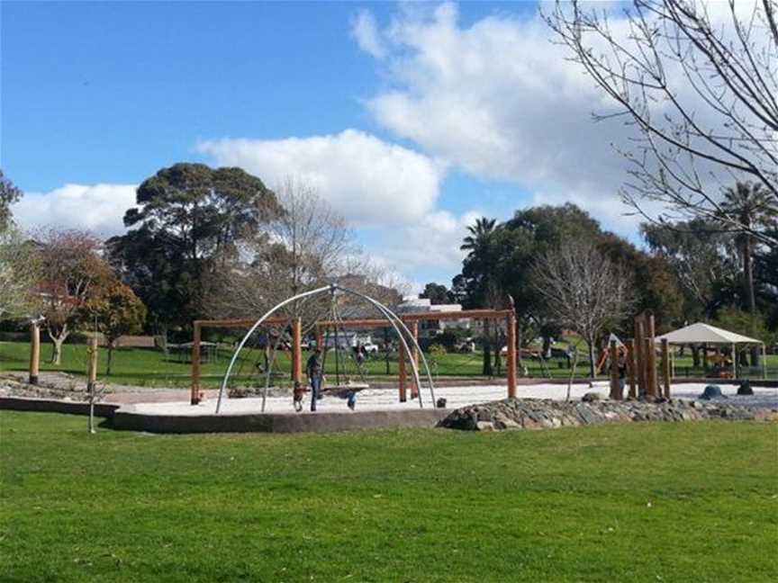 Eyre Park, Local Facilities in Middleton Beach