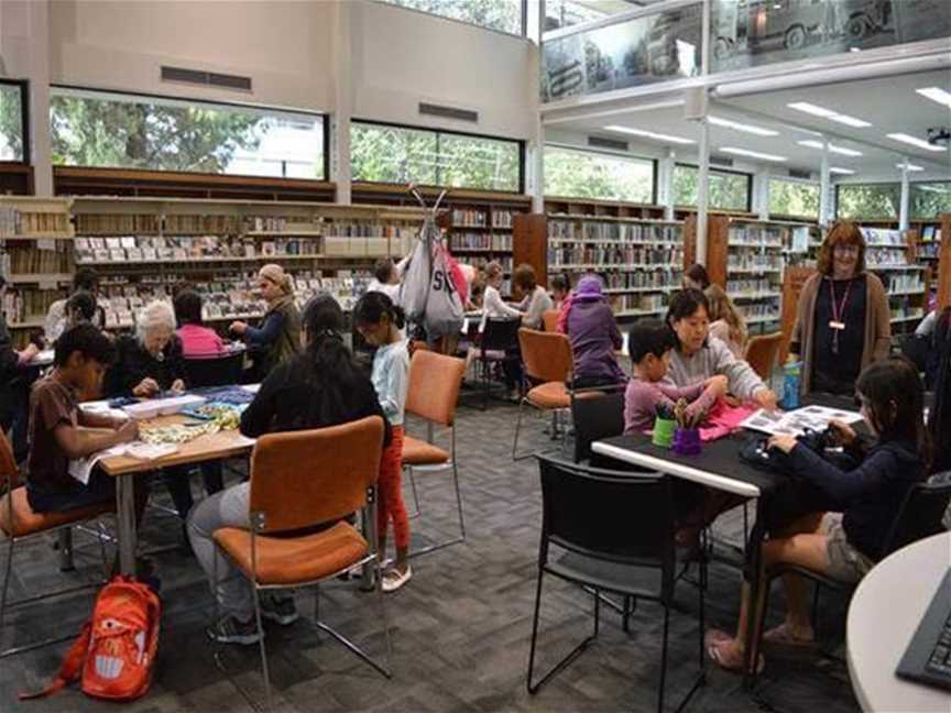 Evelyn H Parker Library, Local Facilities in Subiaco