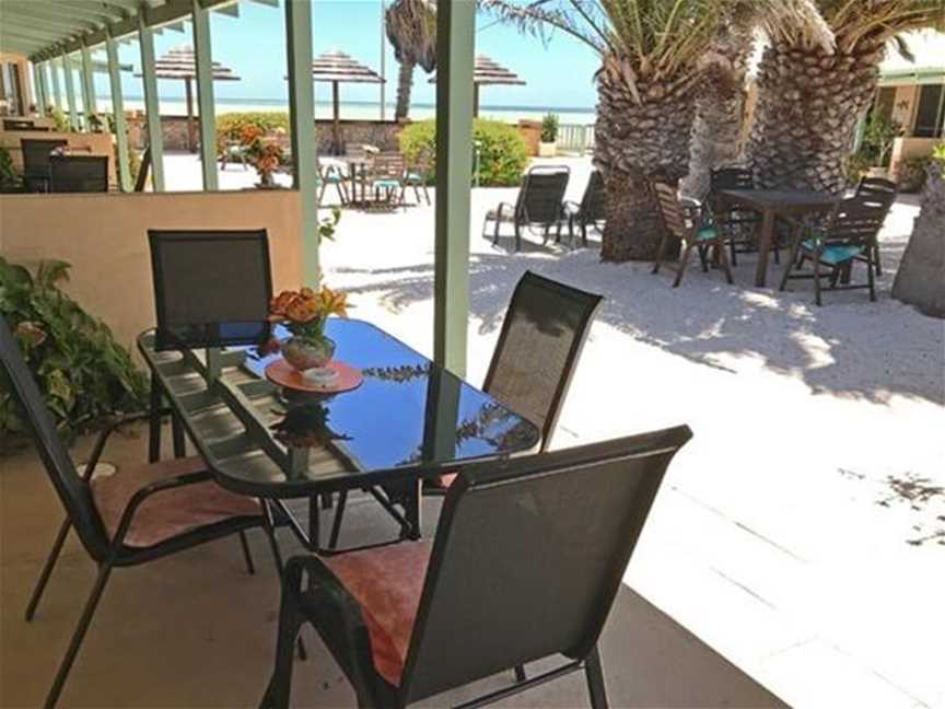 Tradewinds Seafront Apartments, Accommodation in Denham