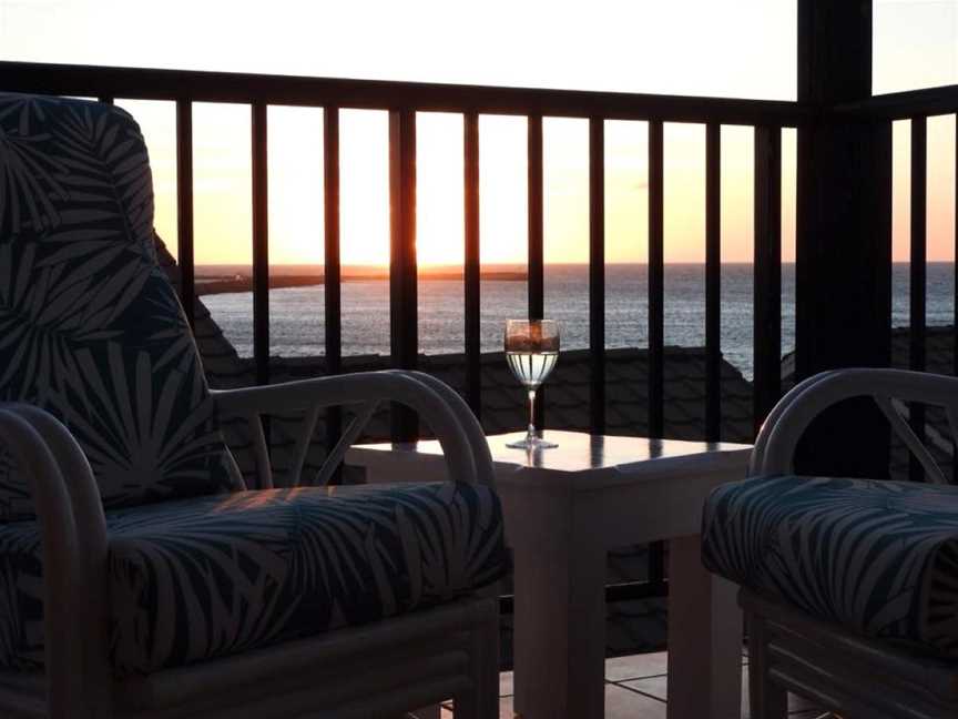 Coral Coast Sunset Deck, Accommodation in Port Denison