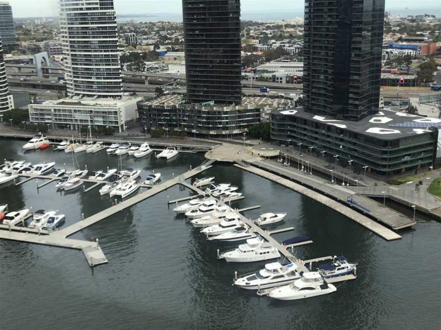Stylish Apartment Excellent Harbor Views, Docklands, VIC