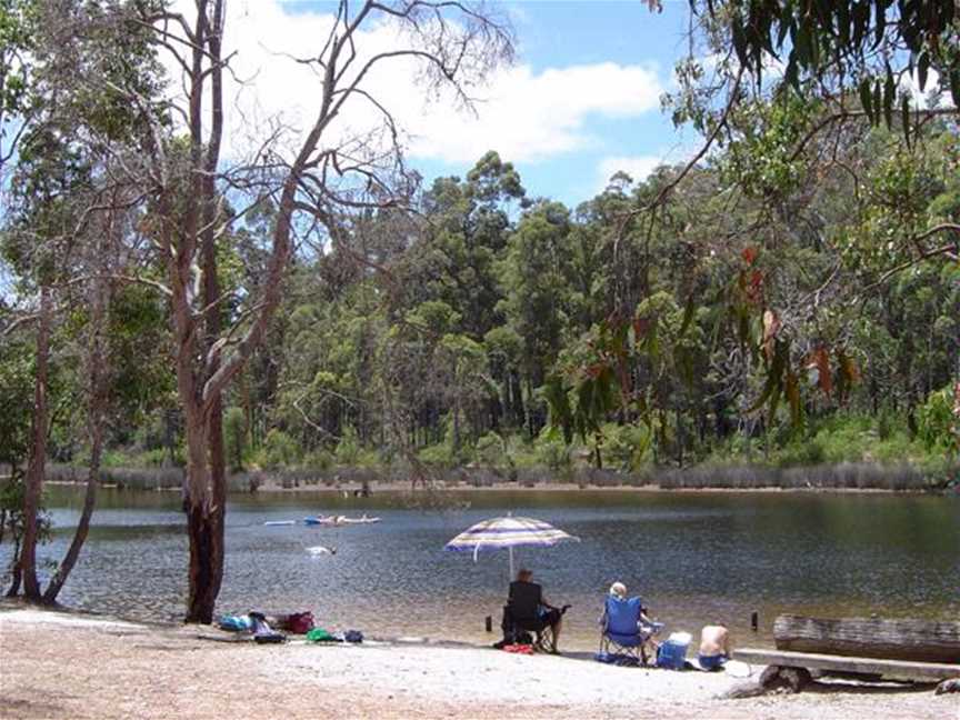 Donnelly River Holiday Village, Accommodation in Donnelly River