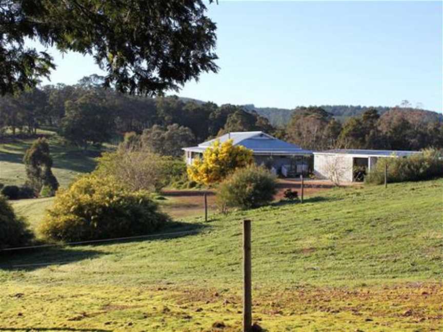 Blue House Bed & Breakfast, Accommodation in Nannup
