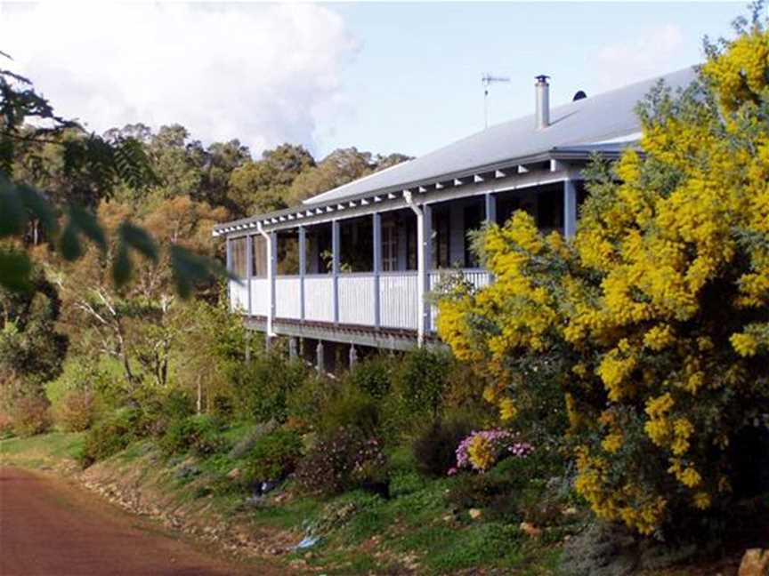 Blue House Bed & Breakfast, Accommodation in Nannup