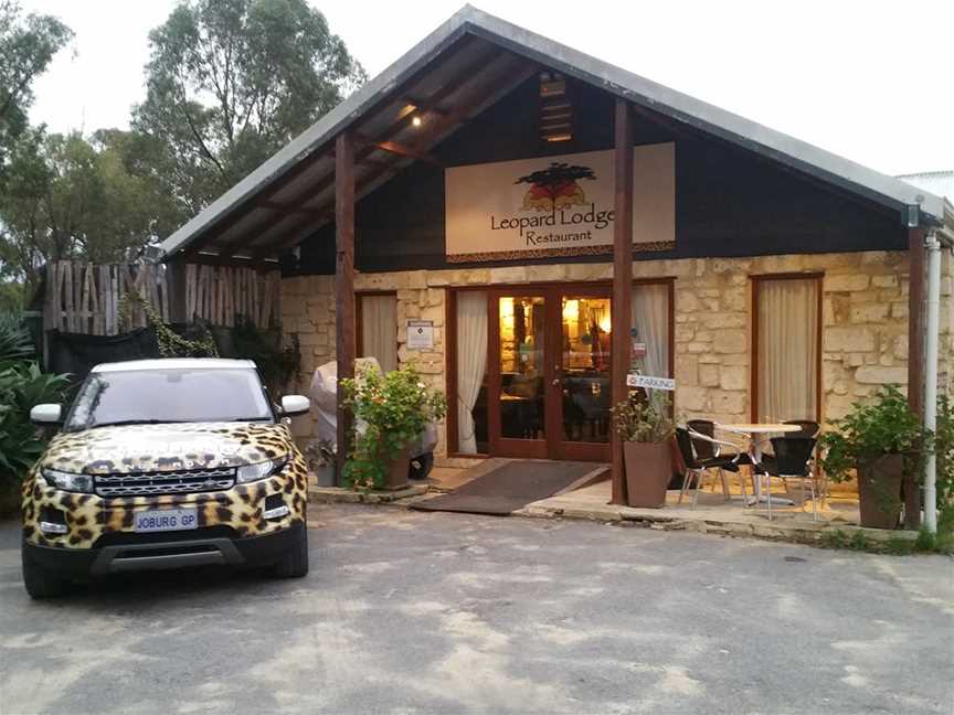 Leopard Lodge car and entrance