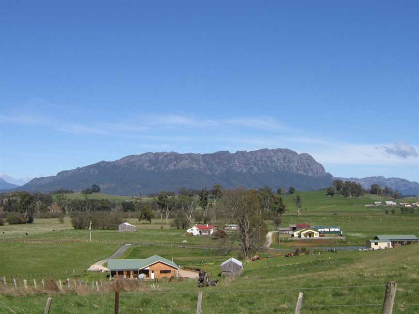 Mount Roland from lookout at Sheffield.jpg