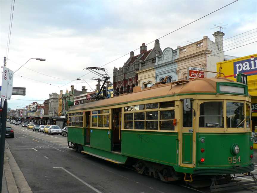 SW6 954 (Melbourne tram) in Windsor, on route 79, September 2006.jpg