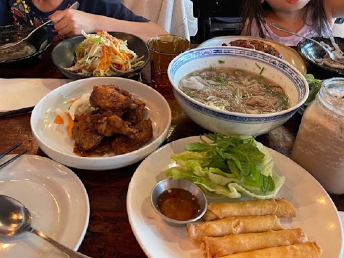 12 UNIQ VIETNAMESE CUISINE & BAR