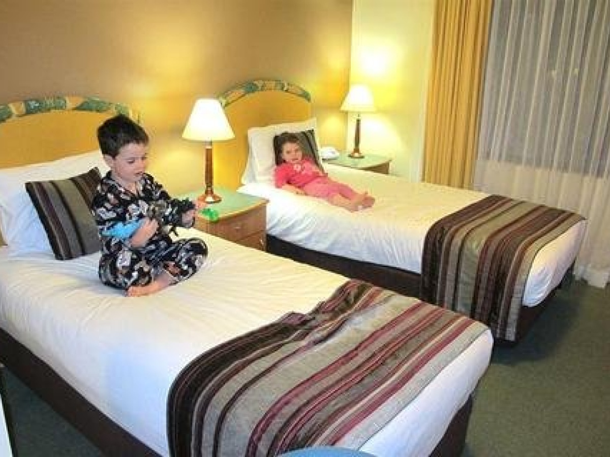 Alpha Hotel Canberra, Greenway