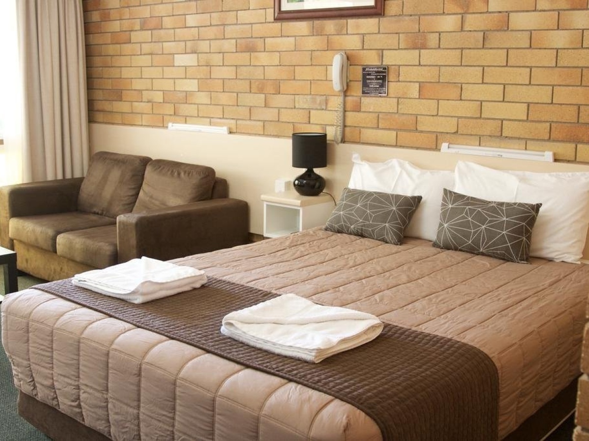 Buckaroo Motor Inn, Warwick