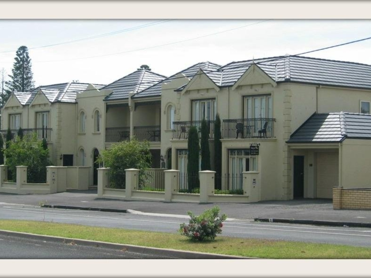 Banyan Place, Warrnambool