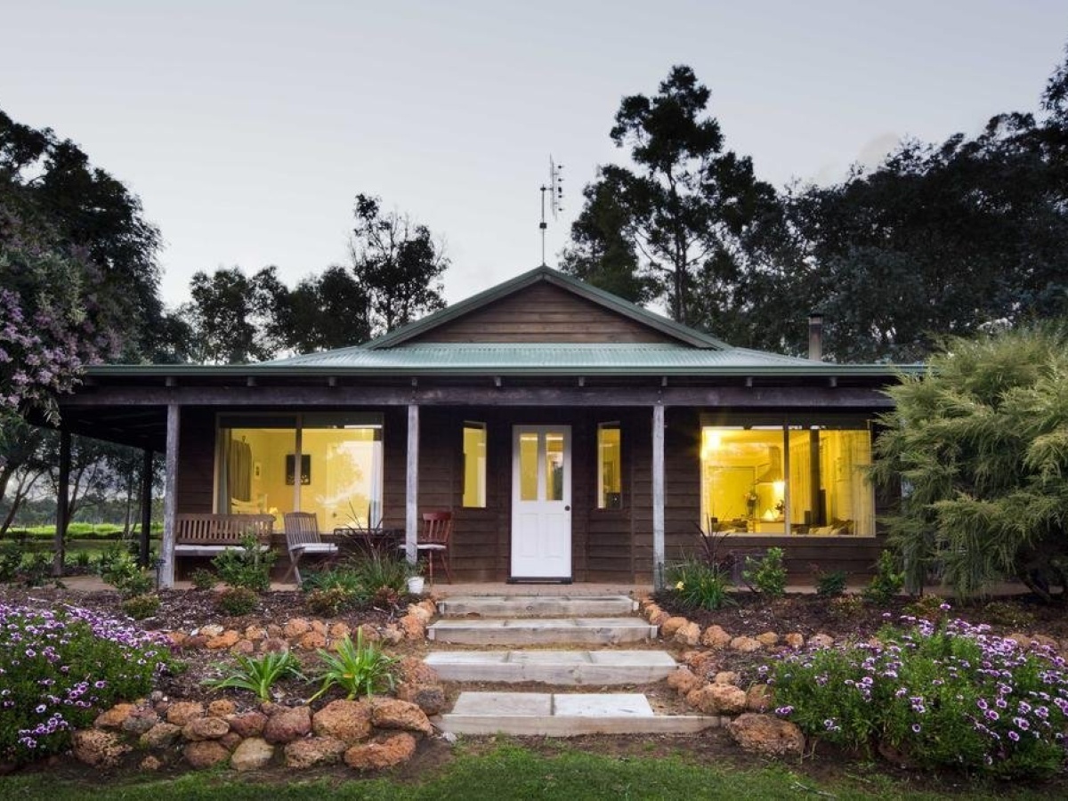 Bettenay’s Lakeside Spa Apartment and Chalets, Cowaramup