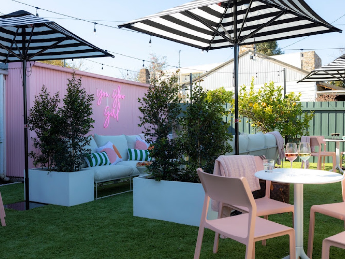 Blush Bubbles Bar