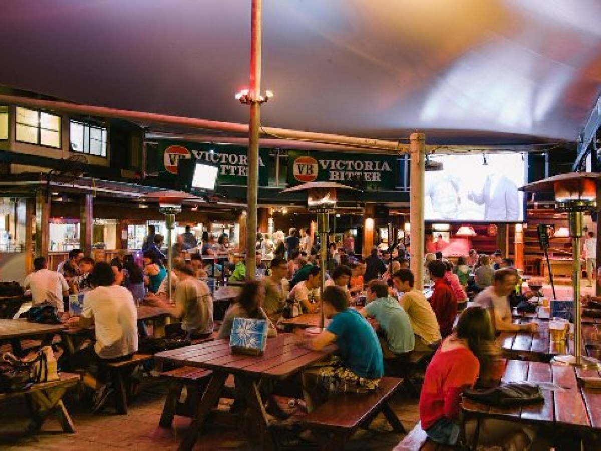 Beaches Bar & Grill