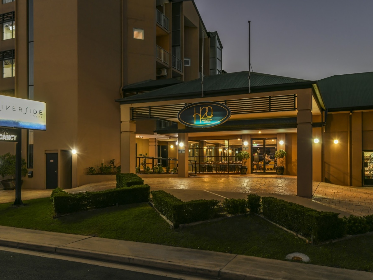 Burnett Riverside Hotel