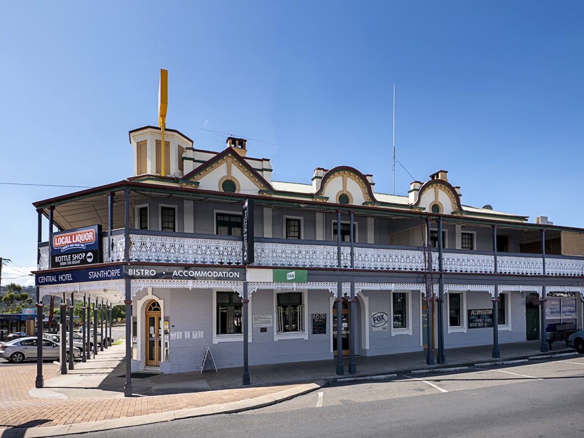 Central Hotel & Bistro