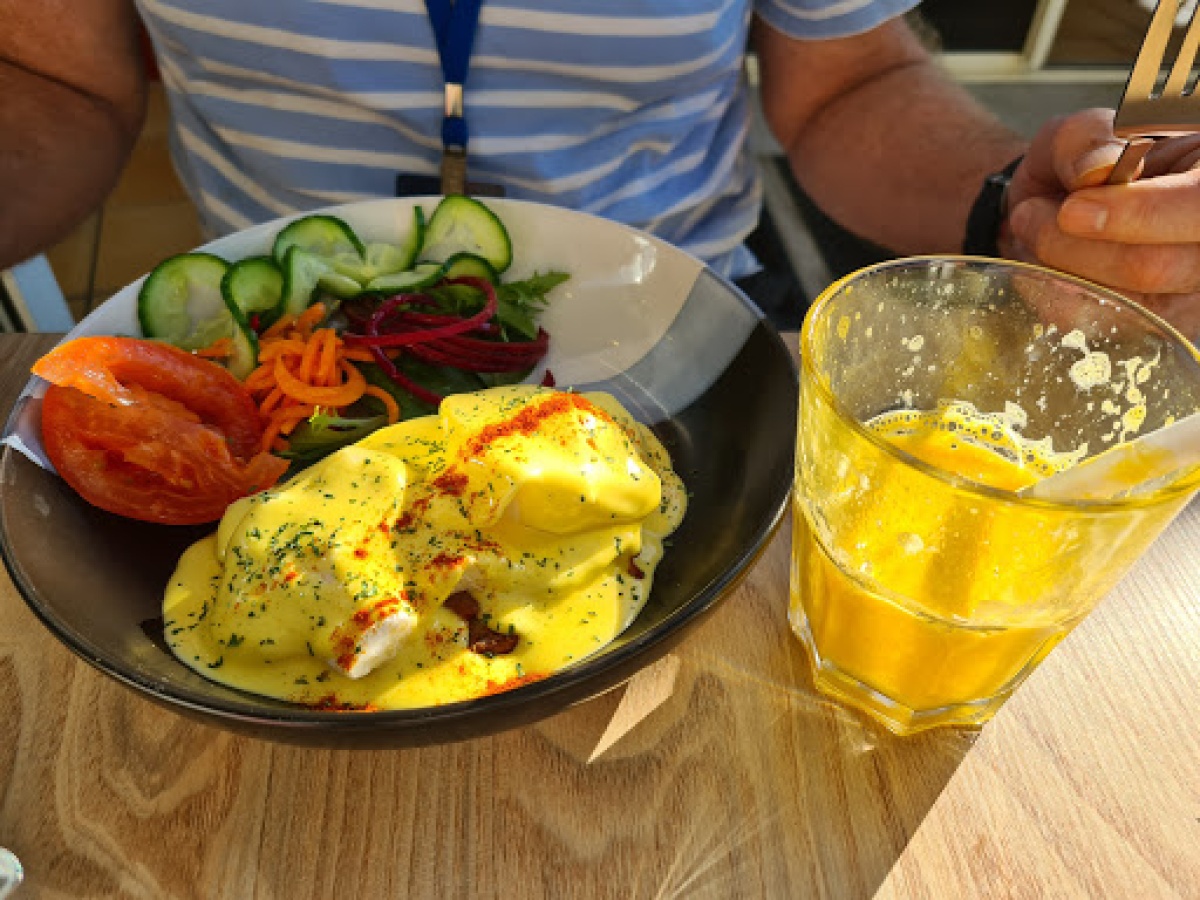 Beachside Cafe and Bar ( fine- dine in)