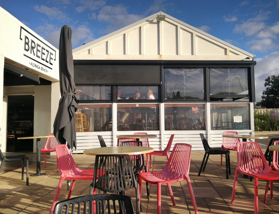 Breeze Cafe & Bar