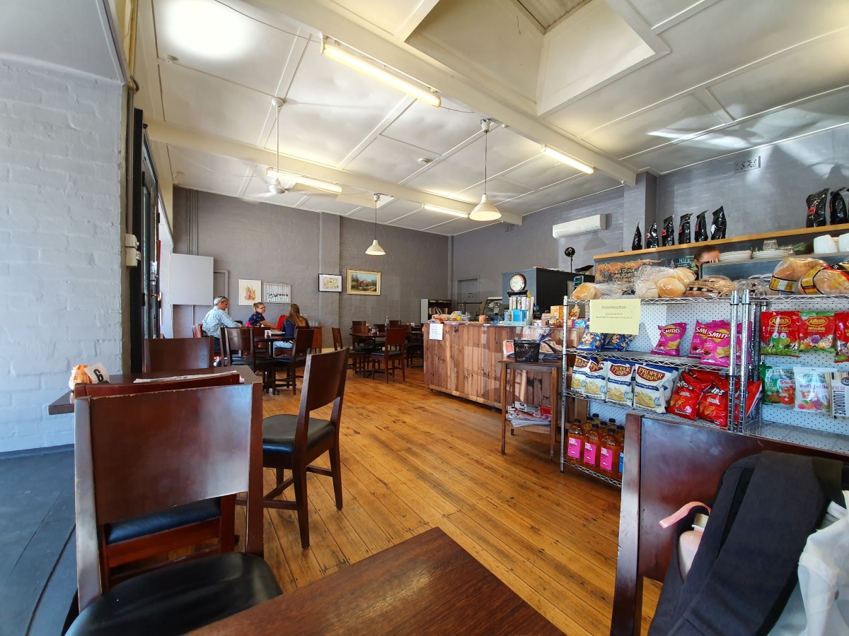 Brewsters Foodstore & Cafe, Garfield
