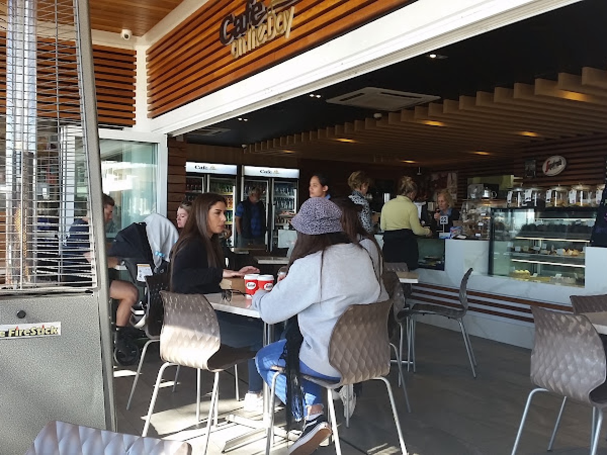 Cafe On the Bay