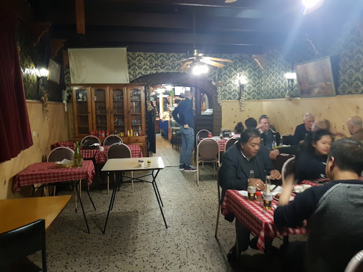 Charlie’s Pizza Restaurant