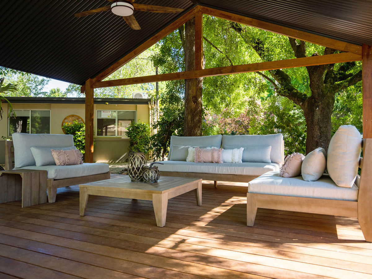 Adina Lodge Bright