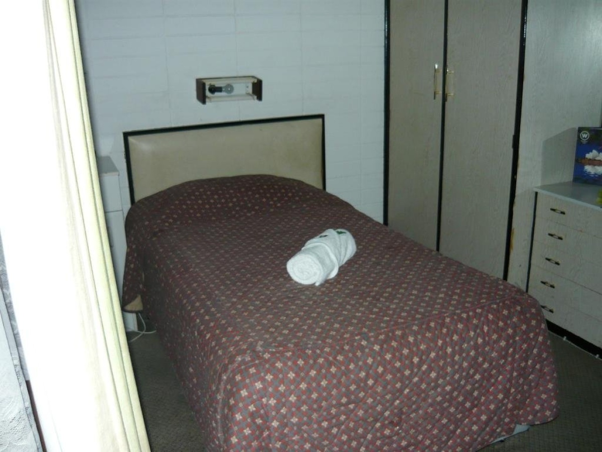 Adelaide Backpackers and Travellers Inn photo