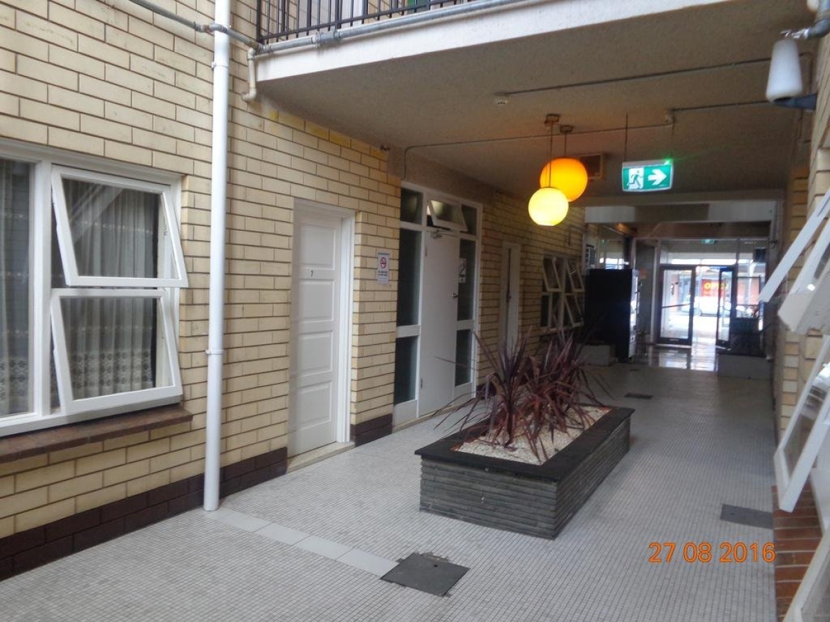 Adelaide Backpackers and Travellers Inn photo