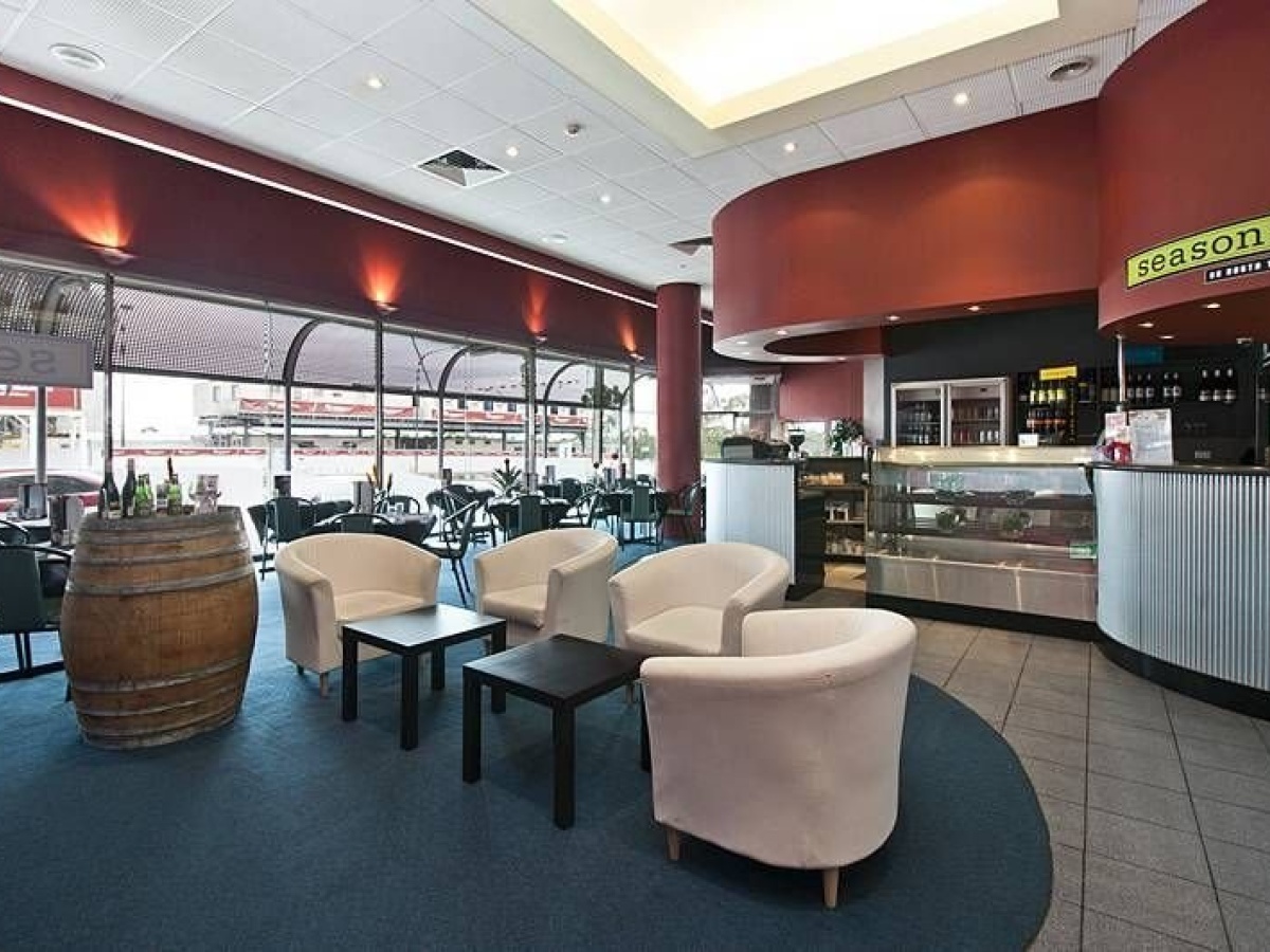 Adelaide Riviera Hotel photo