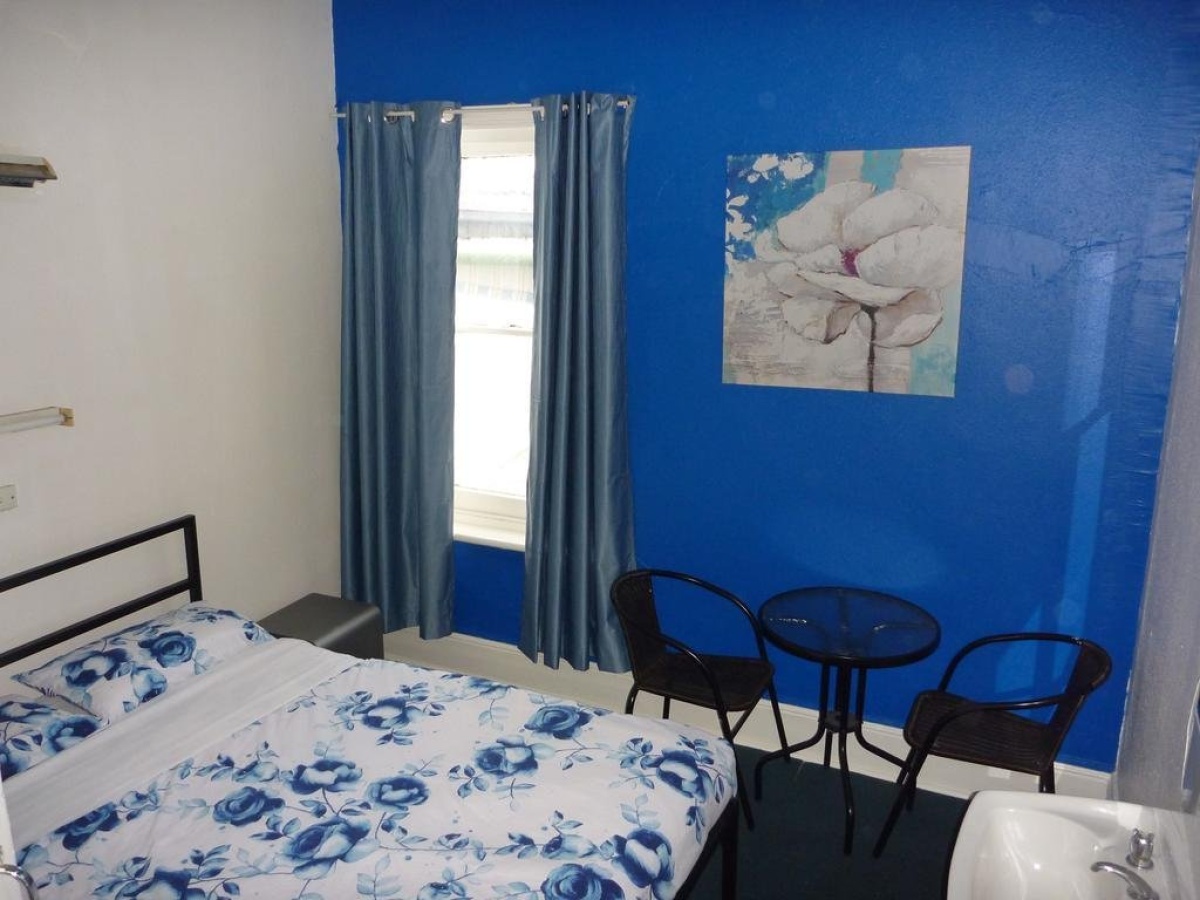 Adelaide Travellers Inn Backpackers Hostel photo