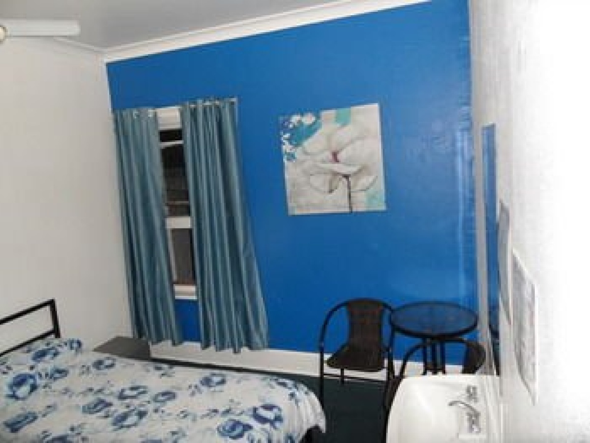 Adelaide Travellers Inn Backpackers Hostel photo