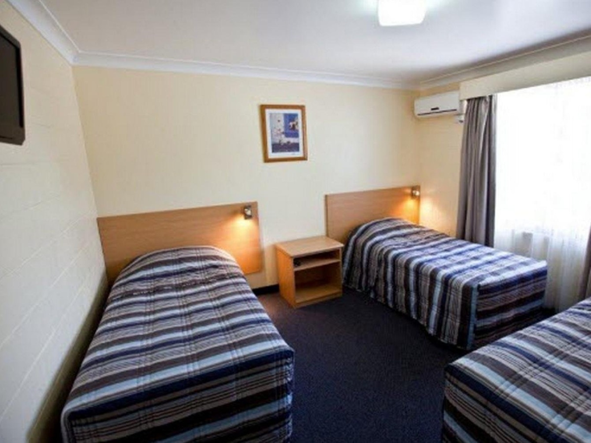 All Seasons Motor Lodge photo