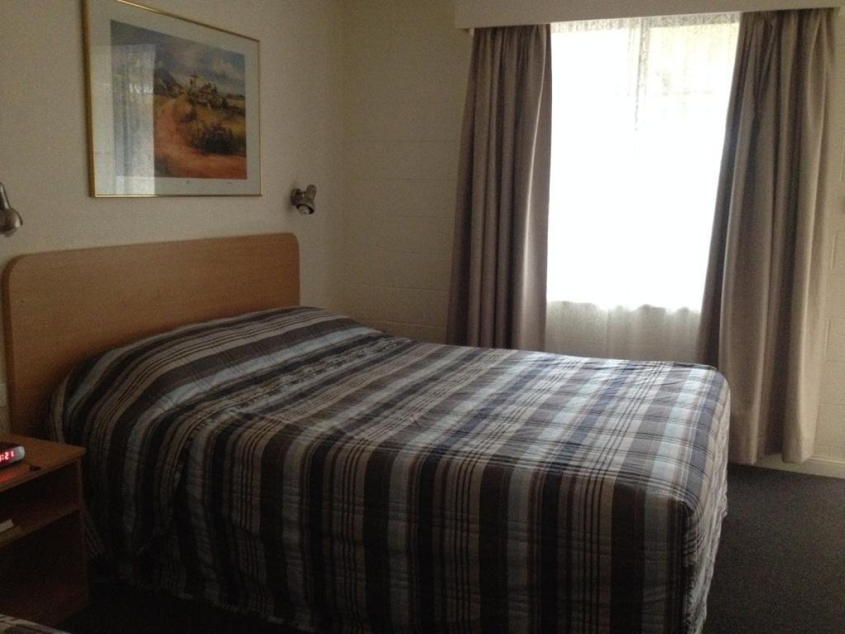 All Seasons Motor Lodge photo