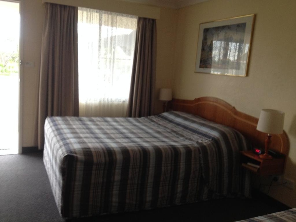 All Seasons Motor Lodge photo