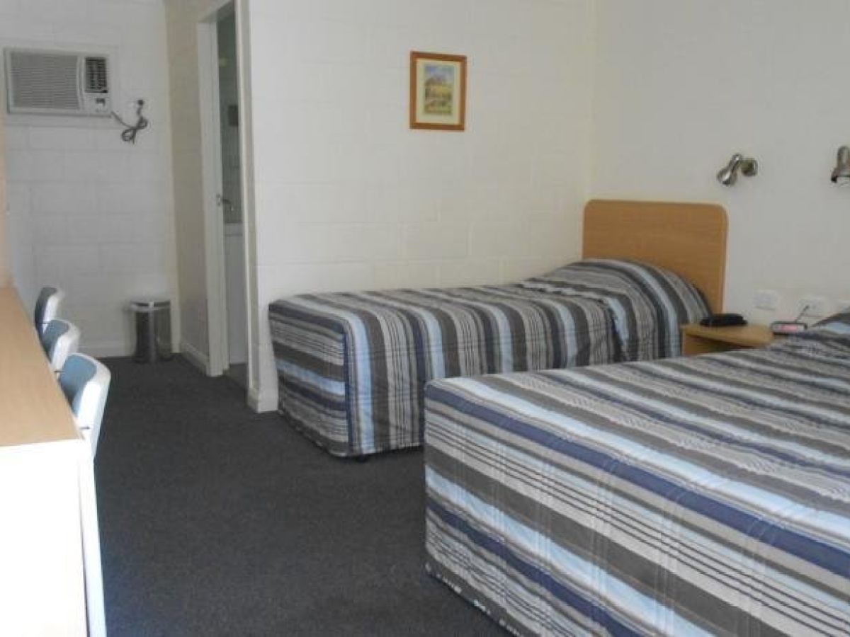 All Seasons Motor Lodge photo