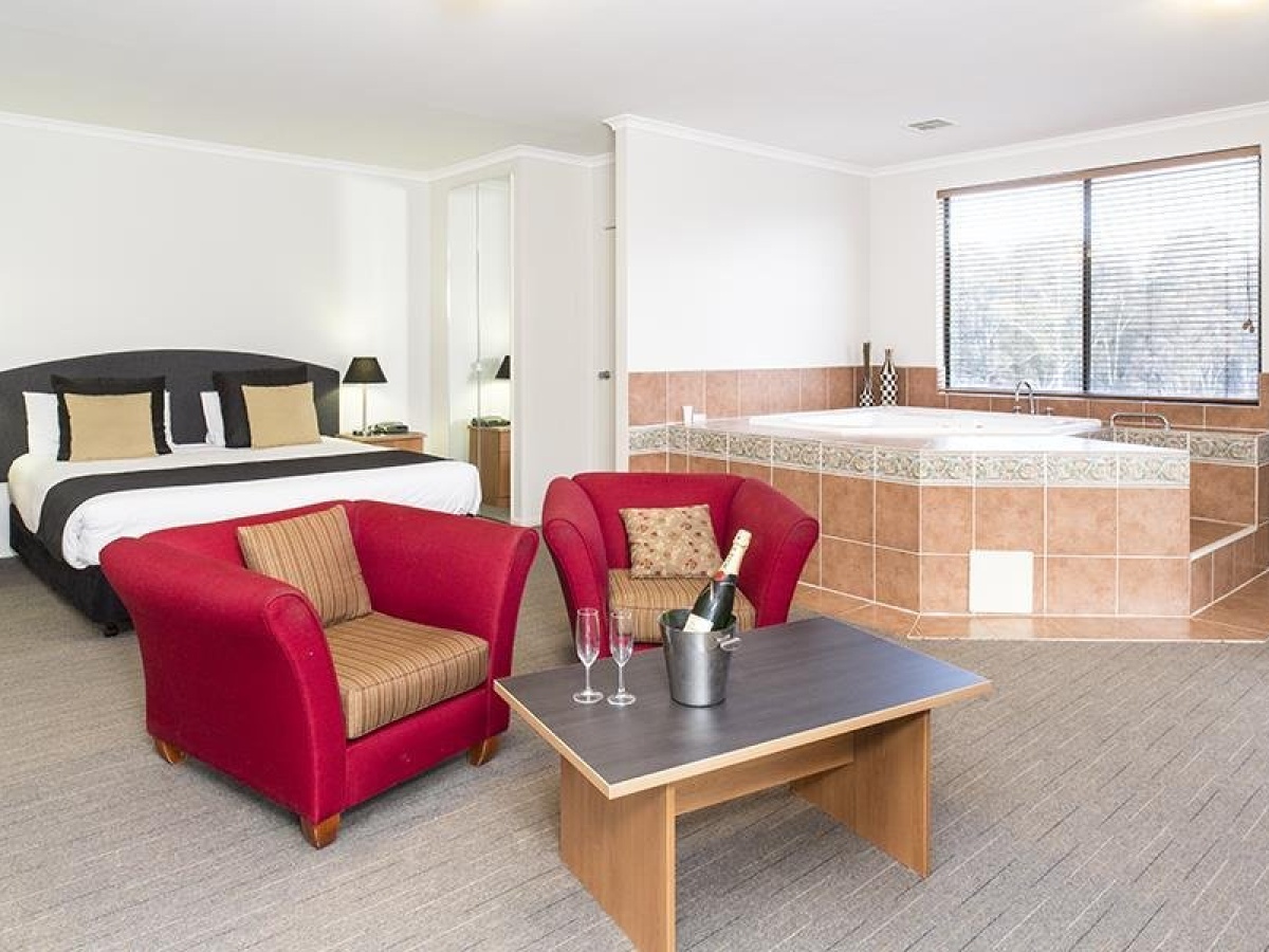 Alpha Hotel Canberra photo