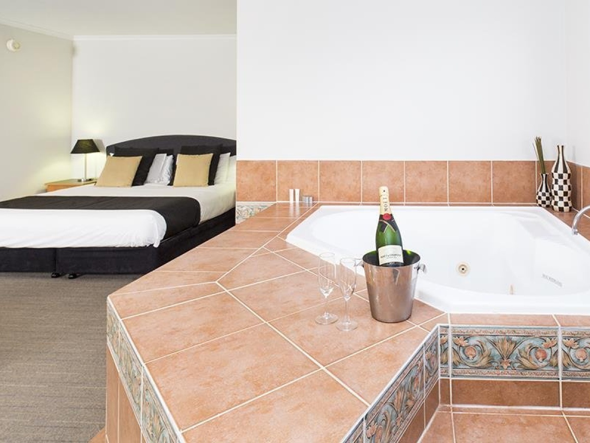 Alpha Hotel Canberra photo