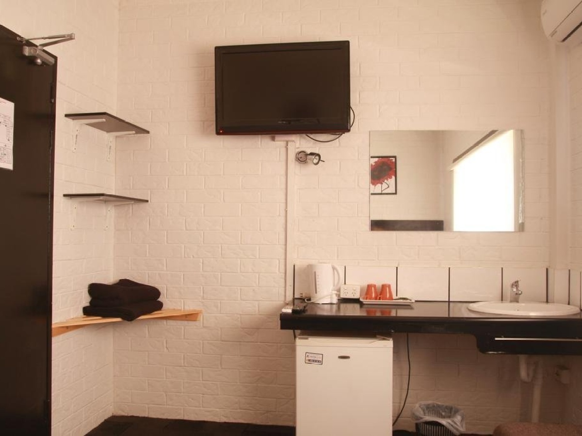 Ascot Budget Inn & Residences photo