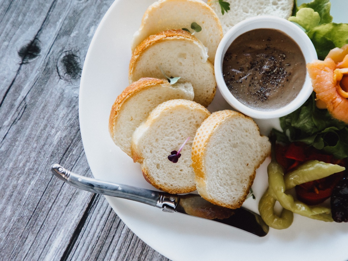 BISQUE Elegant casual dining photo