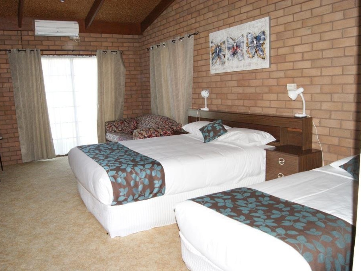 Bakery Park Motor Inn photo
