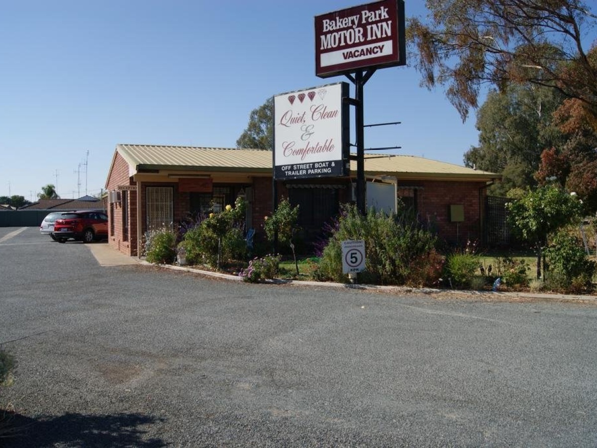 Bakery Park Motor Inn photo