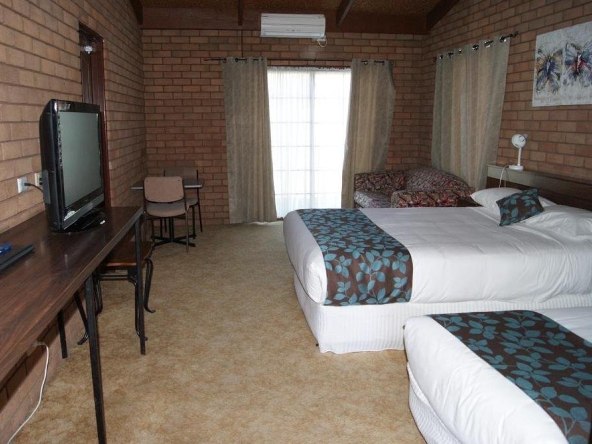 Bakery Park Motor Inn photo